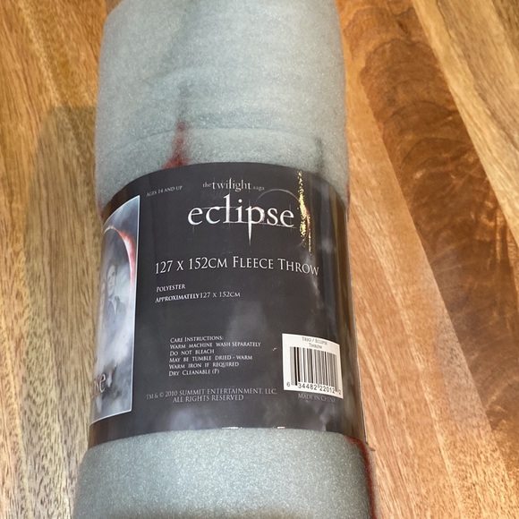 Twilight Saga: Eclipse fleece throw blanket w/ trio NWT - Picture 3 of 4